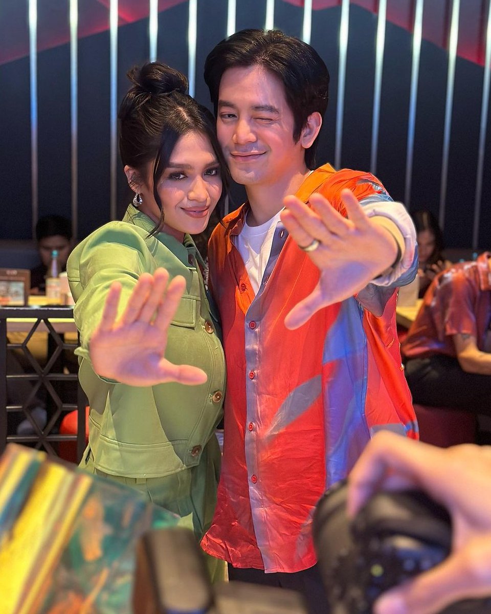 popoy__gonzales's tweet photo. one of the biggest plot twists of 2023 -- the comeback of joshane! 💙💥 

@iamjoshuagarcia x @itsJaneOineza 

#JoshAne || #Fruitcake https://t.co/CzeNefd061