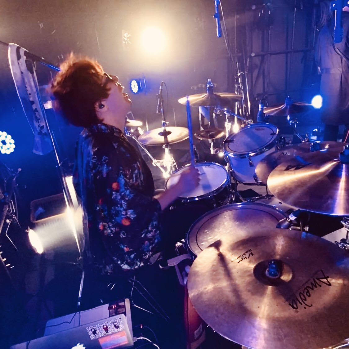 本日SIAN！！！！奇奇奇！！！！！渋谷サイクロンにてドラムぶっ叩きまして楽し過ぎました！！！！！
N.I.C.KもDOPEDOWNもおはござもみんな楽屋からライブまでずっと最高だった！！！！！！
またやりてえ！！！！！
見てくれた方あざっした！！！！！！！