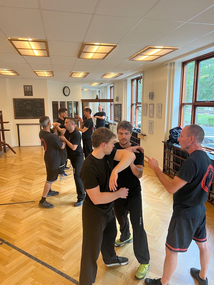 DKwingtsun's tweet photo. Hyggelig fredagstræning. Man skulle næsten tro det var ”Black Friday”!
#WT #WingTsun #7Structura #WingTsunDanmark #SeptemStructura #WTScandinavia https://t.co/NyVCLPhjBI