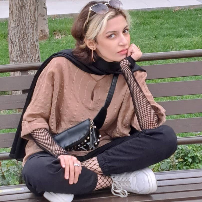 Jebheiran's tweet photo. آموزش و پرورش مانع ثبت‌نام رها، نوجوانی که در انقلاب مورد اصابت دو گلوله به شکم و کمرش قرار گرفت، شده است.
#رها_اناری
#مهسا_امينی‌‌ https://t.co/Hj1wD3dKDN