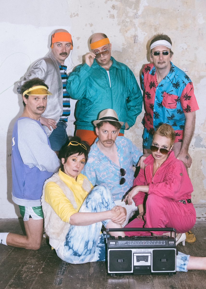 vollplayback's tweet photo. HEUTE GEHTS WEITER!
(Es gibt noch Tickets an der Abendkasse ab 19 Uhr, Schluchtstraße 21)

https://t.co/GWGpEZaApL
Wo sehen wir uns?

#ichsagmalnixe #vpt #vollplayback #vollplaybacktheater #80er
Foto: Norman Tebel https://t.co/lWHtZ5D6Jy