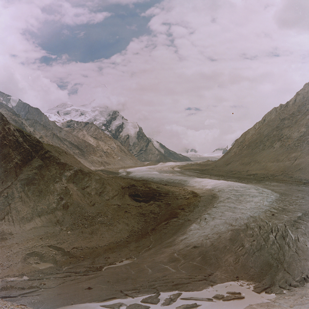 FineArtPointcom's tweet photo. #Himalaya on the road to #Zanskar,#Ladhak #India https://t.co/N7zgVgDORN #analogphotography taken with a #Rolleiflex, manually printed in a #darkroom under #enlarger, in limited edition. #travelphotography #fineart #analogfineartphoto #artforsale #group6x6 #filmphotography https://t.co/lWgixBt4hj