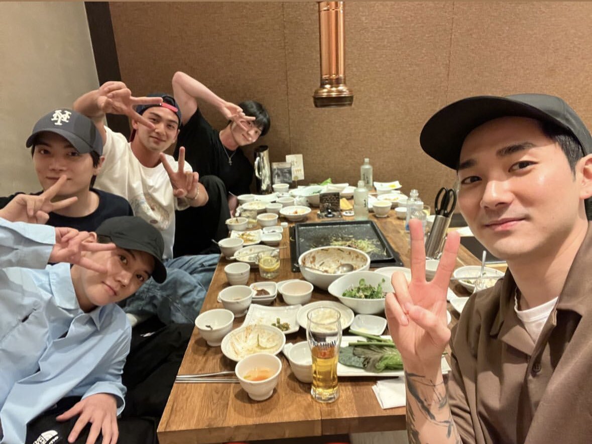 LA120315's tweet photo. 긍까 이게 다 다른사진이잖아 오늘 총 3장 뜬거 맞지? https://t.co/61ZEfXh6G2