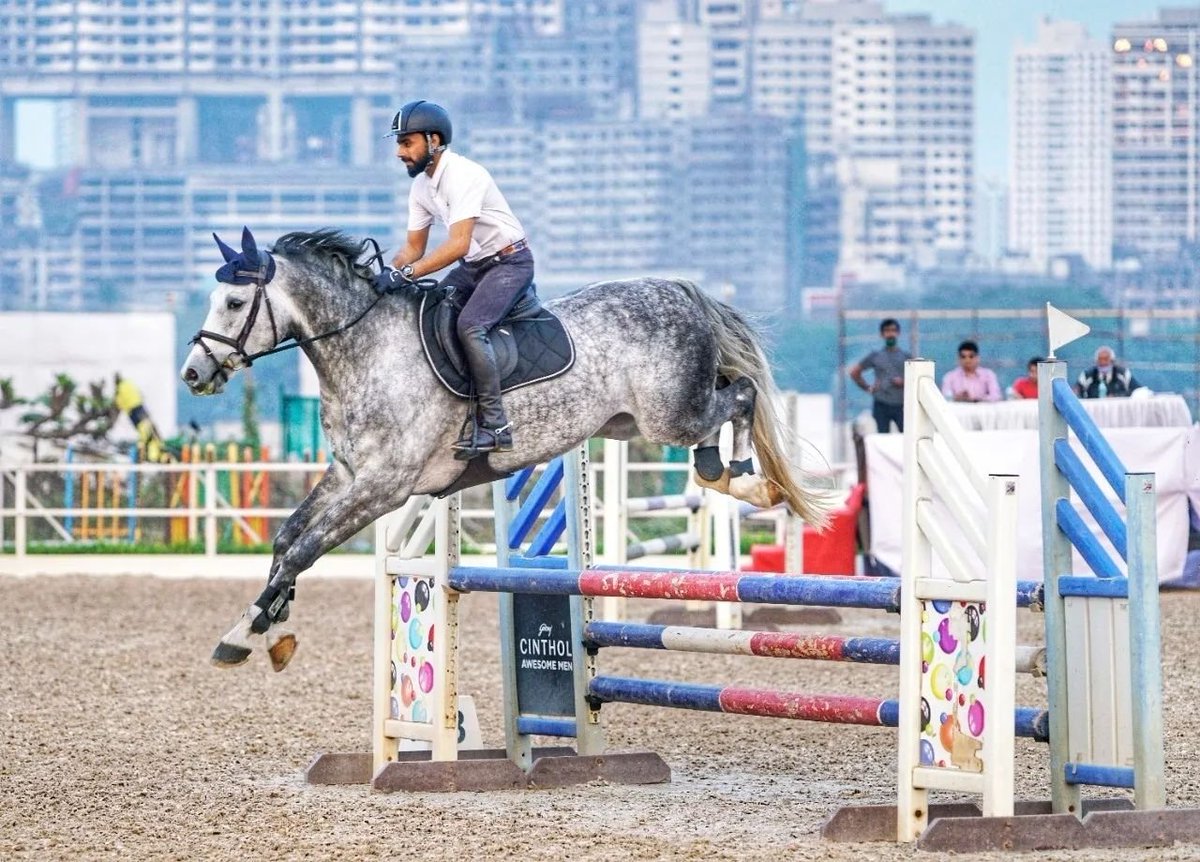 Amateurriders's tweet photo. Saturday Energy ✨🔥
#saturdayvibes #weekend #weekendishere
#saturday #weekendvibes
.
.
#behindthescenes #dressagerider #dressage #dressagehorse #showjumping #showjumpinghorse #showjumper #showjump #dressagecompetition #power #passion #horsejumpingshow #horsejumping https://t.co/YjiAOqeKxl