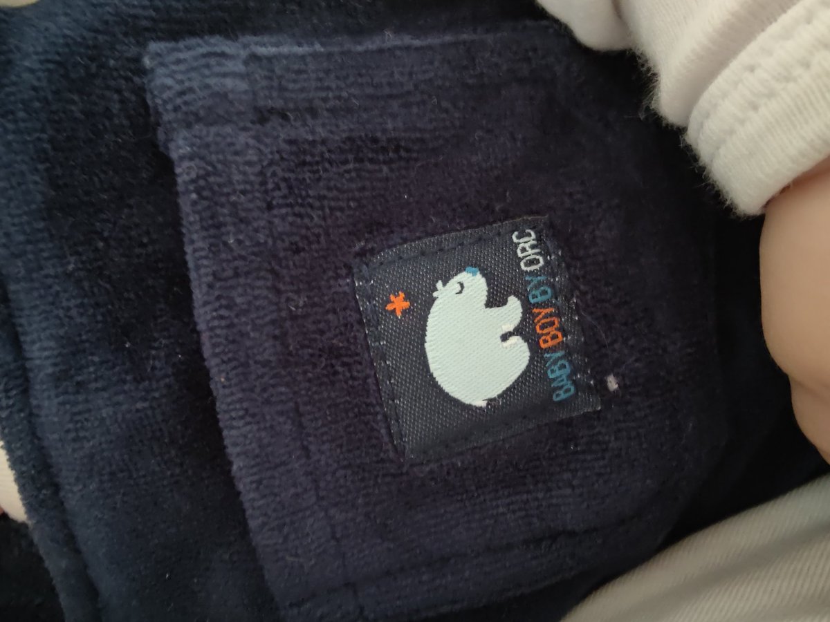 Putain les gars j'ai mis cette salopette a ma fille et y'a écrit "baby boy" dessus et je viens de changer sa couche, d'énorme couilles sont apparus je suis hyper inquiète... Est-ce que je dois lui remettre un pyj "Jolie comme maman" pendant trois nuits pour revenir comme avant ?