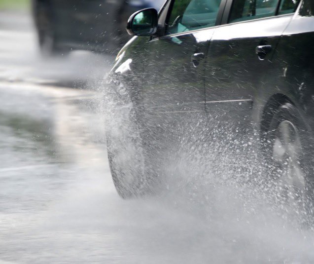 TheMDTA's tweet photo. If traveling this weekend, anticipate standing water on roadways. Keep in mind that hydroplaning is most likely to occur at speeds greater than 35 MPH. Avoid hard braking or turning sharply. #MDOTSafety https://t.co/nhOGynXeBQ