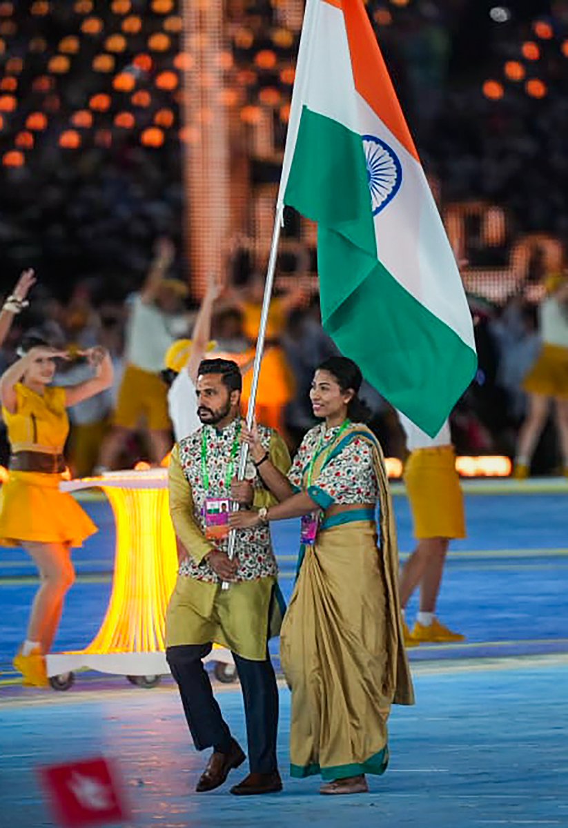 #AsianGames2023 | Flag-bearers #LovlinaBorgohain and #HarmanpreetSingh lead the Indian contingent during the #openingceremony of the 19th Asian Games in Hangzhou 

Follow complete coverage on hindustantimes.com/sports/asian-g…