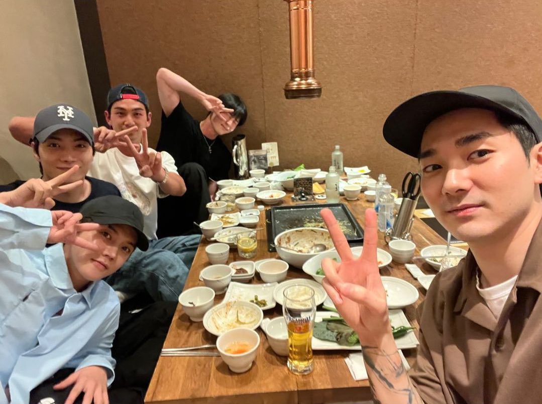NyoongHaeSeol's tweet photo. [INSTAGRAM]
🐢
🐶❤️
🐯❤️
🦊After so long☺️
🐰❤️

#NUEST #김종현 #아론 #백호 #황민현 #렌 #뉴이스트 #JONGHYEON #AARON #BAEKHO #MINHYUN #REN https://t.co/XLaYLMsSWY