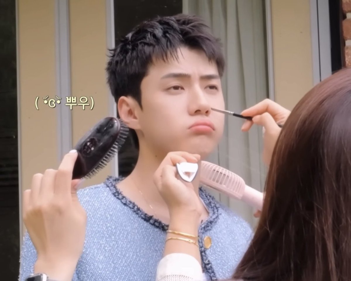 hourlySKY's tweet photo. pouty sehun😭🤏🏻

#SEHUN #세훈 https://t.co/NFo6MDtV7A
