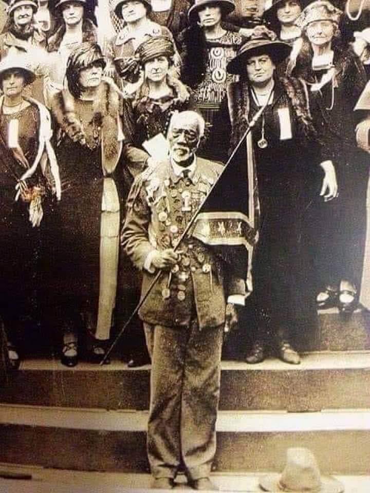 jjfThompson's tweet image. William Mack Lee

Body Servant of General Robert E. Lee. 

He stayed with General Lee throughout the war and until the day Lee died in 1870. 
Mack said of General Lee after his death "I was raised by one of the greatest men in the world. There was never one born of a woman…