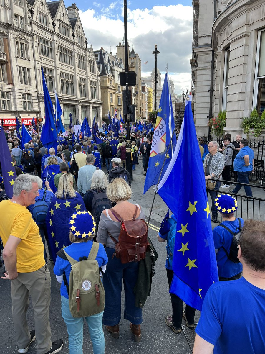 RichardBentall's tweet image. The #MarchforRejoin the EU stretches as far as I can see in both directions. It will be ignored by @BBCBreaking and @BBCPolitics who jumped when the narcissist Farage and a few mates complained about their bank accounts.