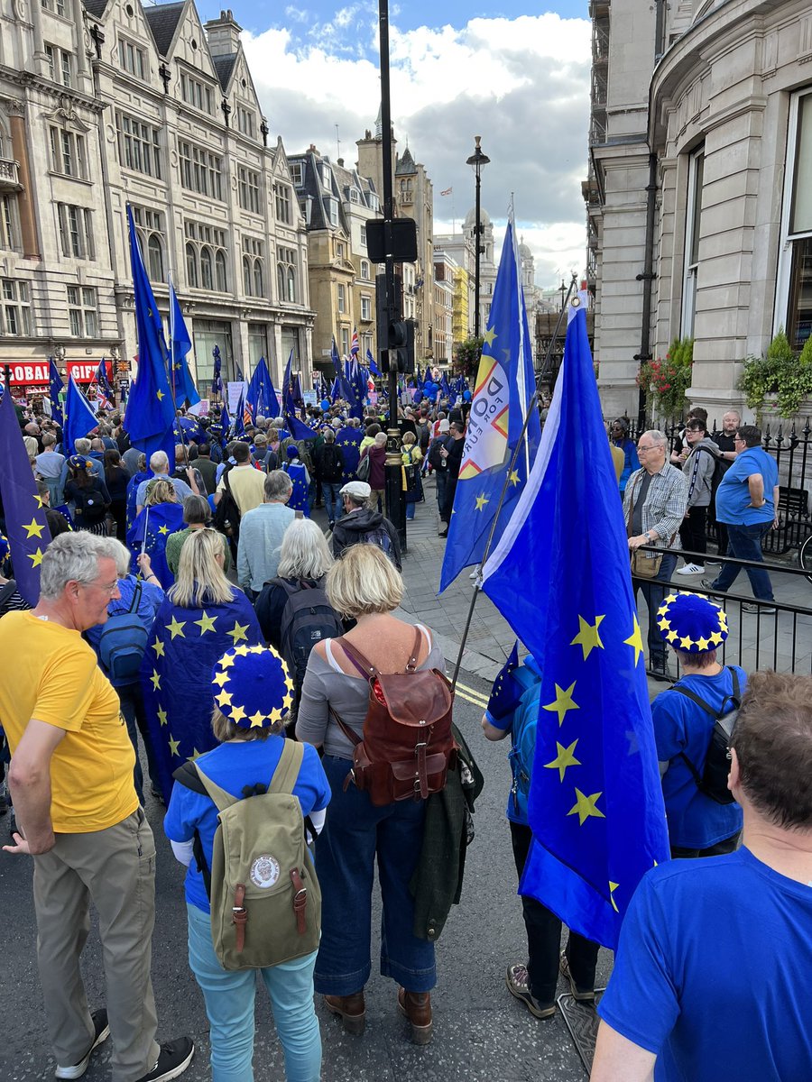 The #MarchforRejoin the EU stretches as far as I can see in both directions. It will be ignored by @BBCBreaking and @BBCPolitics who jumped when the narcissist Farage and a few mates complained about their bank accounts.