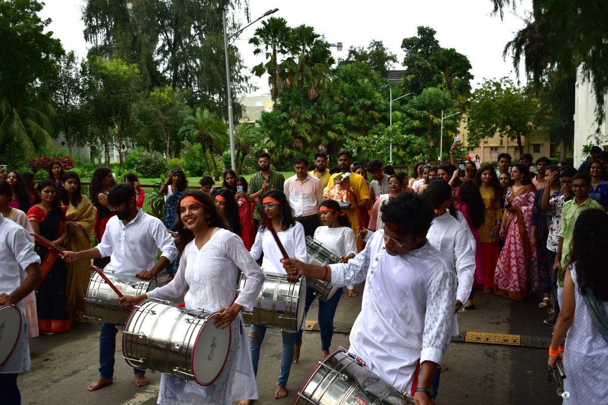 chitralekhamag's tweet image. યુનિવર્સિટી કેમ્પસમાં ઉત્સવ સાથે ઉજવાયો ગણેશોત્સવ..chitralekha.com/tgw8 #UniversityCampus #Ganeshotsav #AnantNationalUniversity #Ahmedabad #GaneshUtsav #Gujarat #Chitralekha #ChitalekhaNews