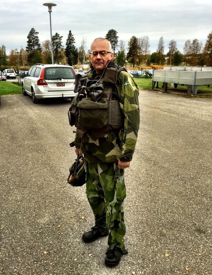 Swedforce's tweet photo. 7 år sen idag.. sårskademarkör #CBRN på övn #RECCEX i Umeå.. o #SkyddC.. aldrig frusit så mkt:) https://t.co/GpBRL2S3PZ