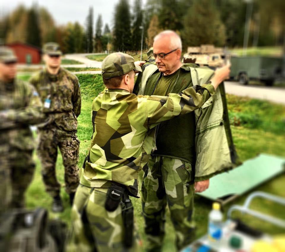 Swedforce's tweet photo. 7 år sen idag.. sårskademarkör #CBRN på övn #RECCEX i Umeå.. o #SkyddC.. aldrig frusit så mkt:) https://t.co/GpBRL2S3PZ