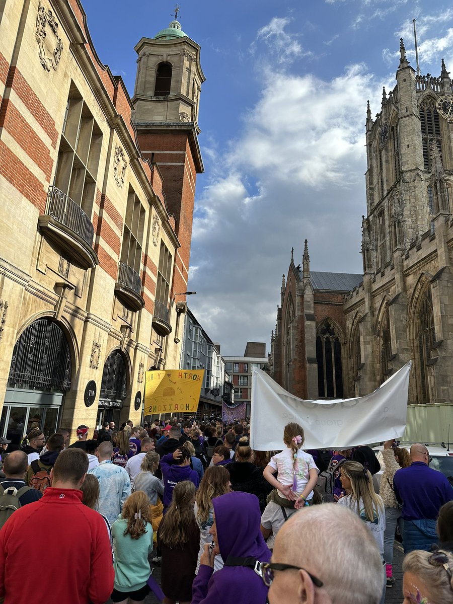 We’re with our friends from Achieve and thousands of other people today in Hull for the #UKRecoveryWalk #UKRW23 What a beautiful city and a great day to celebrate recovery ☀️