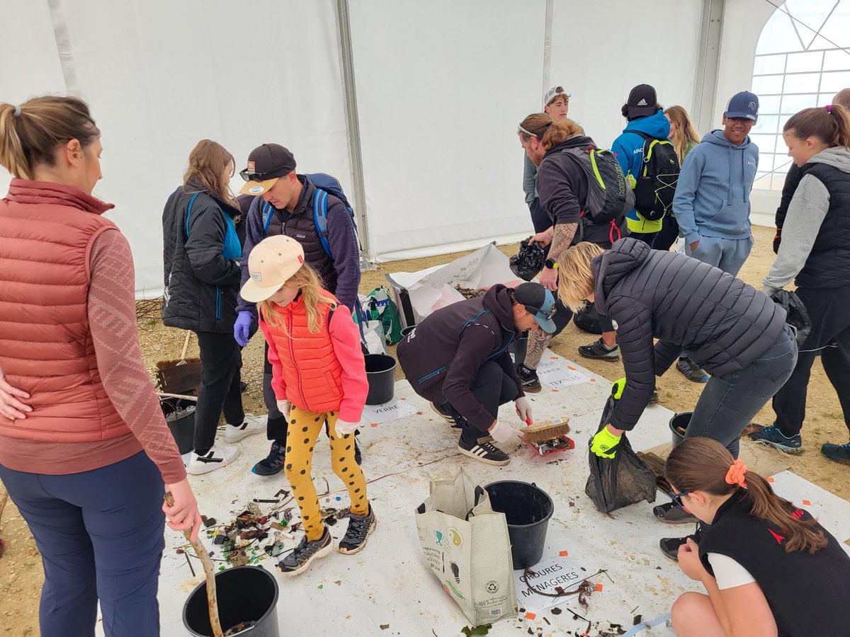 Ce samedi 23 Septembre a eu lieu une nouvelle édition du nettoyage des pistes sur la station de Métabief.
🙏 Un grand merci à tous les participants ! 🙏 
Environ 66kg de déchets ont été collectés, triés et éliminés.
Un beau geste pour préserver notre belle montagne.