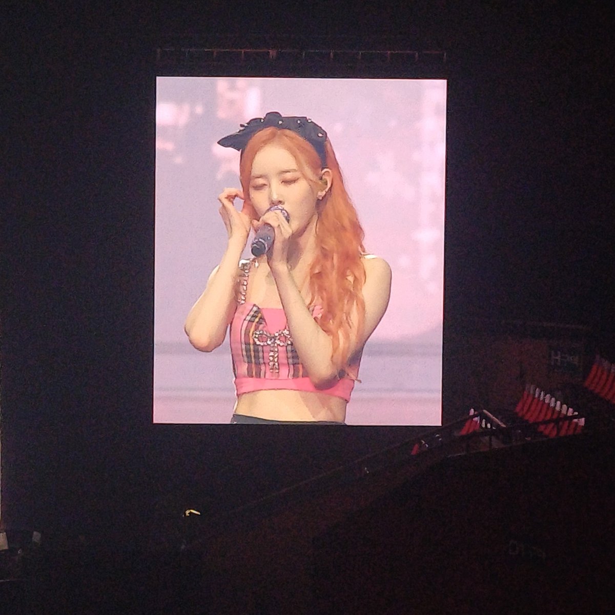 Yoon__Flower's tweet photo. 20230923 스테이씨 틴프레시 콘서트

폰카에도 빛이 나는 용안⭐️⭐️

#자윤 #윤 #yoon #시은 #sieun https://t.co/qTGGCcZrKo