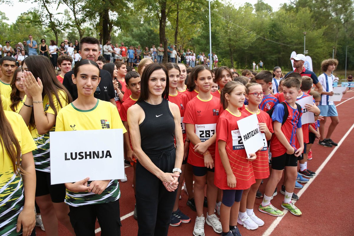 Organizuam sot “Tirana Youth Run”, gara më e madhe e atletikës e zhvilluar ndonjëherë për moshat nga 8 deri 18 vjeç, ku 400 talente u bën bashkë në pistën e re të Atletikës. 🌟🏃🏻‍♀️🏃🏻‍♂️👟

Më në fund kemi një pistë të denjë për të zhvilluar stërvitjet, por edhe kompeticione të tilla