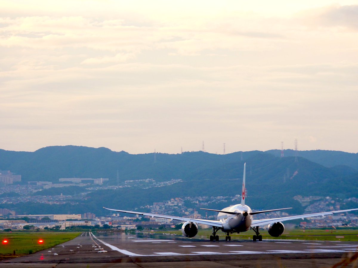 S16498706's tweet photo. 伊丹空港✈️
#千里川土手 #ロードバイク #GIOS https://t.co/agaaO7Nc0b