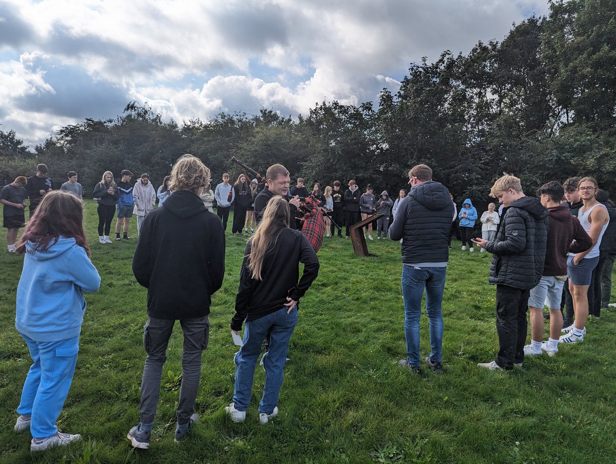 keslichfield's tweet photo. A special visit to Tyne Cot Cemetery today, with a musical tribute from Mr Shaw, followed by a minute silence to honour those who served and a beautiful reading of 'In Flanders Fields' by Grace. #Battlefields23 https://t.co/XCOWTZ3UQK