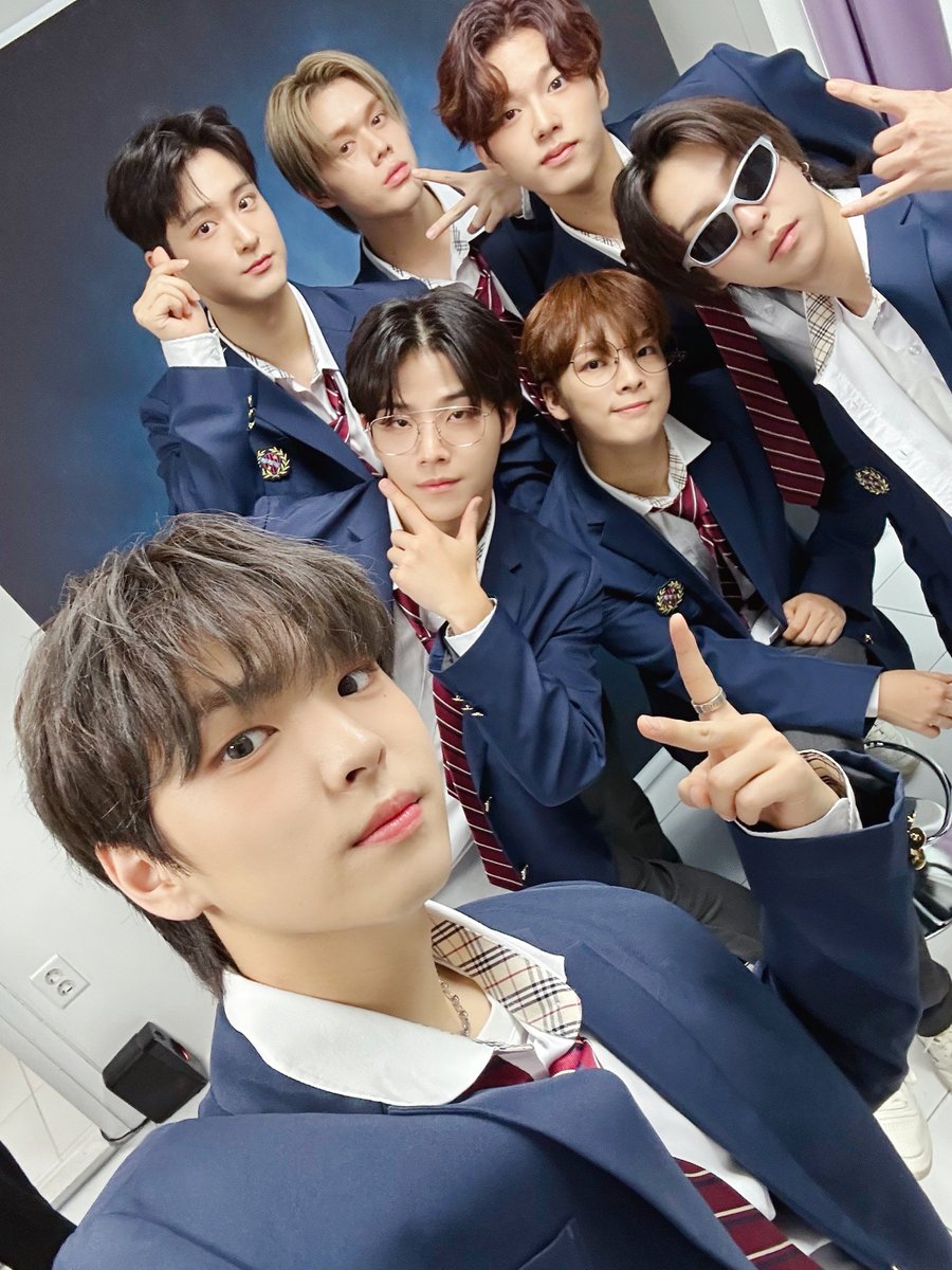 💙👻💙

#GHOST9 #고스트나인
#Debut_3rd_Anniversary