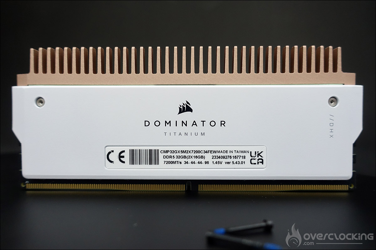 overclex's tweet photo. Alors, vous préférez avec le rétroéclairage ou avec le radiateur ? #DDR5 #Corsair #Dominator #Titanium #Intel #7200MTs #FirstEdition 
@CORSAIRFRA @CORSAIR @Overclocking_Fr @IntelFrance https://t.co/P2SRUlLjiA