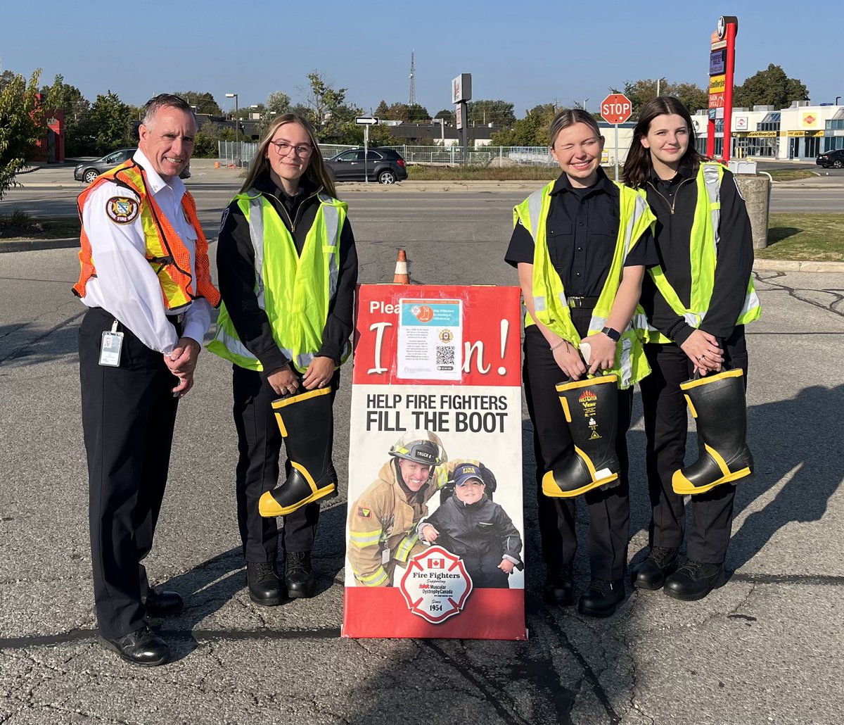 JPercyFireDept's tweet image. Today we are at the Cambridge Centre Mall collecting donations for MD Boot Drive #filltheboot ⁦@CPFFALocal499⁩ ⁦@CambridgeFD⁩ . Keep see our firefighters &amp;amp; fire trucks !