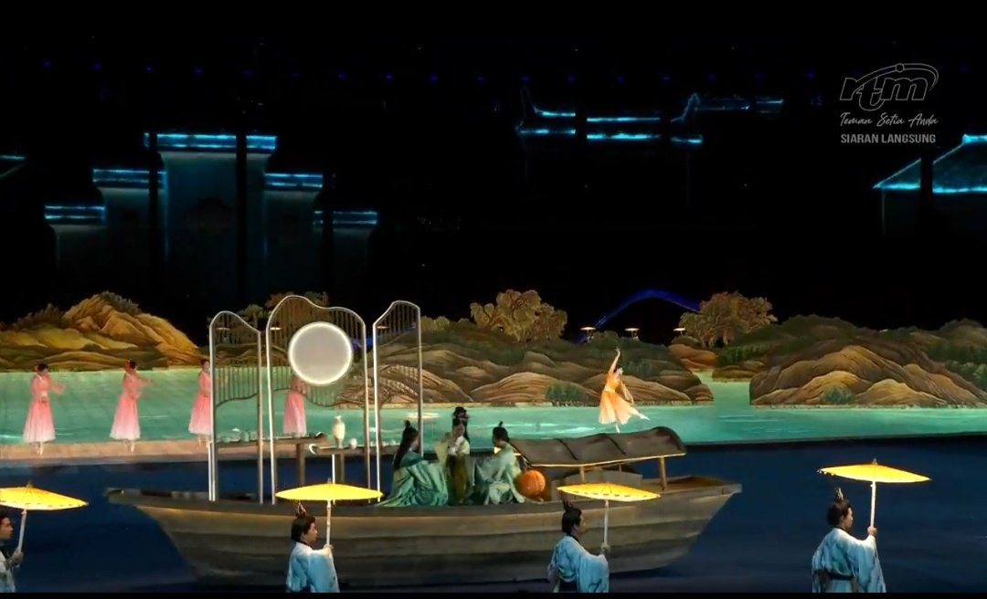 inisiafi's tweet photo. Visualnya juara 😭
#OpeningAsianGames https://t.co/W6mB7cbuiT