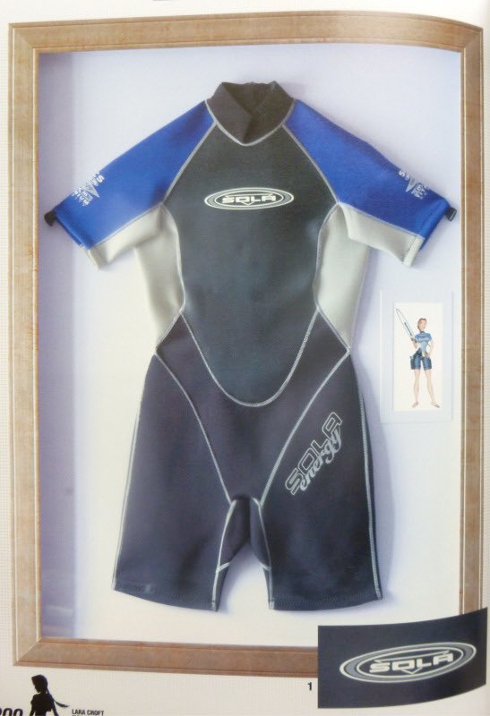 A new addition to “the collection”: a Sola wetsuit akin to Lara’s in Tomb Raider II 🤩💦🔫.

It is very similar to the one that Core Design had hung up in their offices, shown in the last photo (tomb-raider-merchandise.tumblr.com/post/148877470…) 

#TombRaider #LaraCroft #SolaWetsuit #CoreDesign