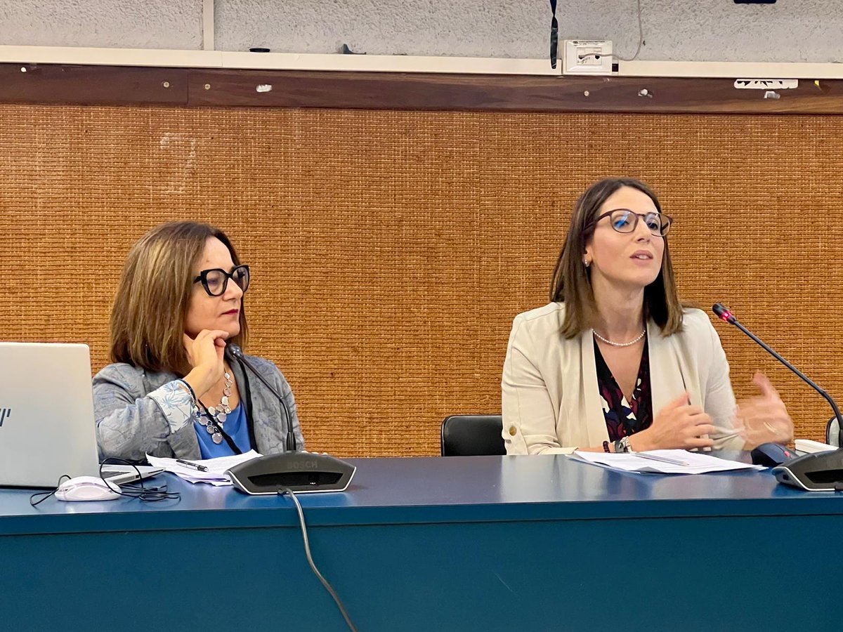 Gea Ducci (@geaducci) on Twitter photo Oggi, durante il convegno PIC-AIS a <a href="/uniurbit/">Università di Urbino</a> un incontro-confronto stimolante su "I legami (in)visibili tra istituzioni e cittadini nella sfera pubblica europea" con interventi di <a href="/LellaBellu/">Marinella Belluati</a>, Sara Pane e <a href="/alelovari/">Alessandro Lovari</a>, Lucia D'Ambrosi e <a href="/meparito/">MariaeugeniaParito</a>, <a href="/CamFolena/">Camilla Folena</a>, Paola De Rosa. Oggi, durante il convegno PIC-AIS a <a href="/uniurbit/">Università di Urbino</a> un incontro-confronto stimolante su "I legami (in)visibili tra istituzioni e cittadini nella sfera pubblica europea" con interventi di <a href="/LellaBellu/">Marinella Belluati</a>, Sara Pane e <a href="/alelovari/">Alessandro Lovari</a>, Lucia D'Ambrosi e <a href="/meparito/">MariaeugeniaParito</a>, <a href="/CamFolena/">Camilla Folena</a>, Paola De Rosa.