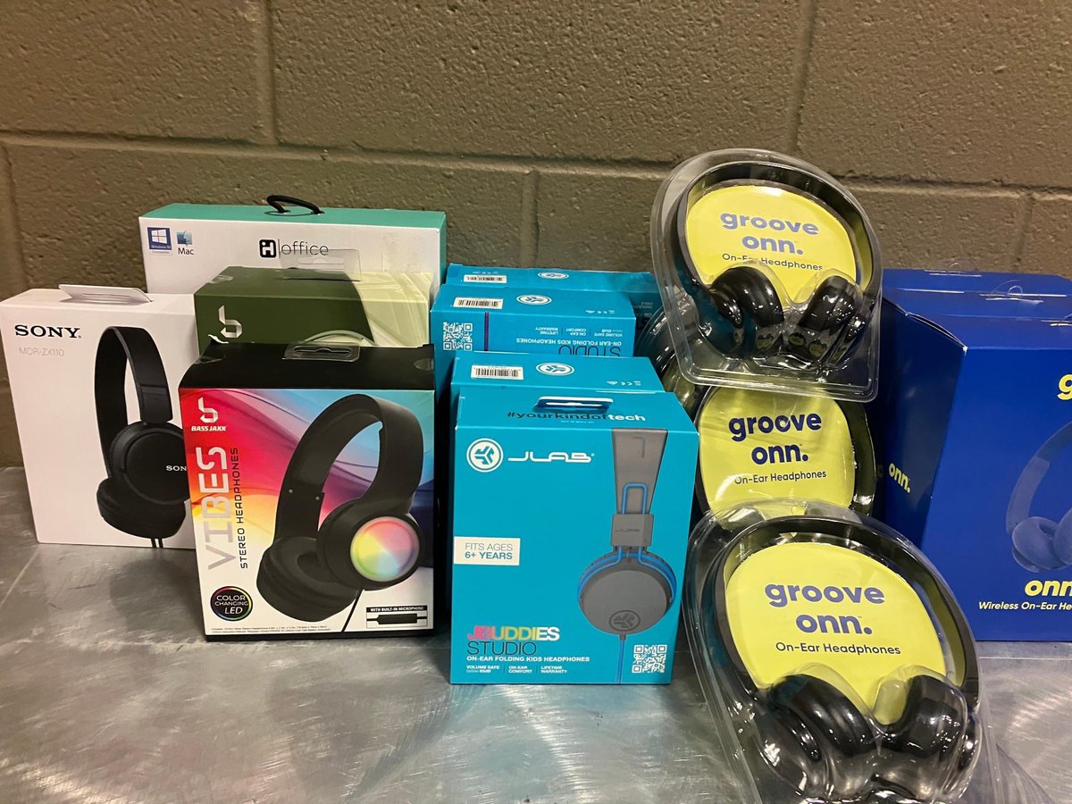 🎉 Getting ready for the second annual districtwide Austin ISD Showcase! We have more than 1,500 backpacks full of supplies, and plenty more ready for every family who attends. See you today at 9 a.m. to 12 p.m at the Palmer Events Center, 900 Barton Springs Rd, Austin, TX 78704.