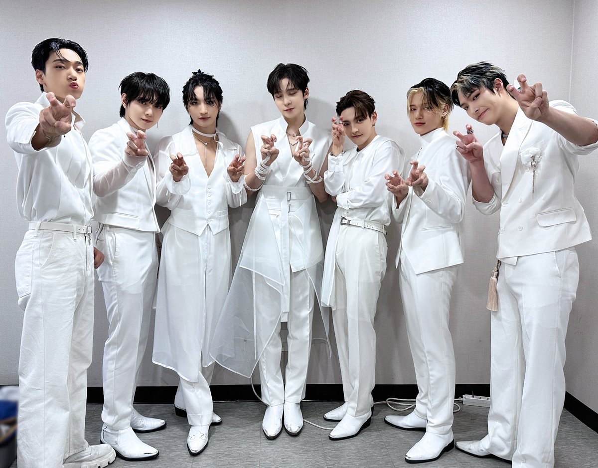 ATEEZofficial's tweet photo. [📷] TODAY ATEEZ
⠀
티니들의 앞에 천사티즈의 등장이라😇✨
댕쭝디의 멋진 MC실력도 뽐내고,
최고로 핫한 무대🔥도 만든
IDOL RADIO LIVE IN SEOUL
⠀
#TODAY_ATEEZ #ATEEZ #에이티즈 https://t.co/GaSI87Kd95