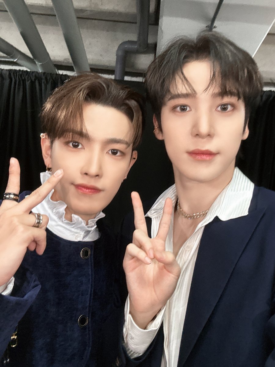 ATEEZofficial's tweet photo. [📷] TODAY ATEEZ
⠀
티니들의 앞에 천사티즈의 등장이라😇✨
댕쭝디의 멋진 MC실력도 뽐내고,
최고로 핫한 무대🔥도 만든
IDOL RADIO LIVE IN SEOUL
⠀
#TODAY_ATEEZ #ATEEZ #에이티즈 https://t.co/GaSI87Kd95