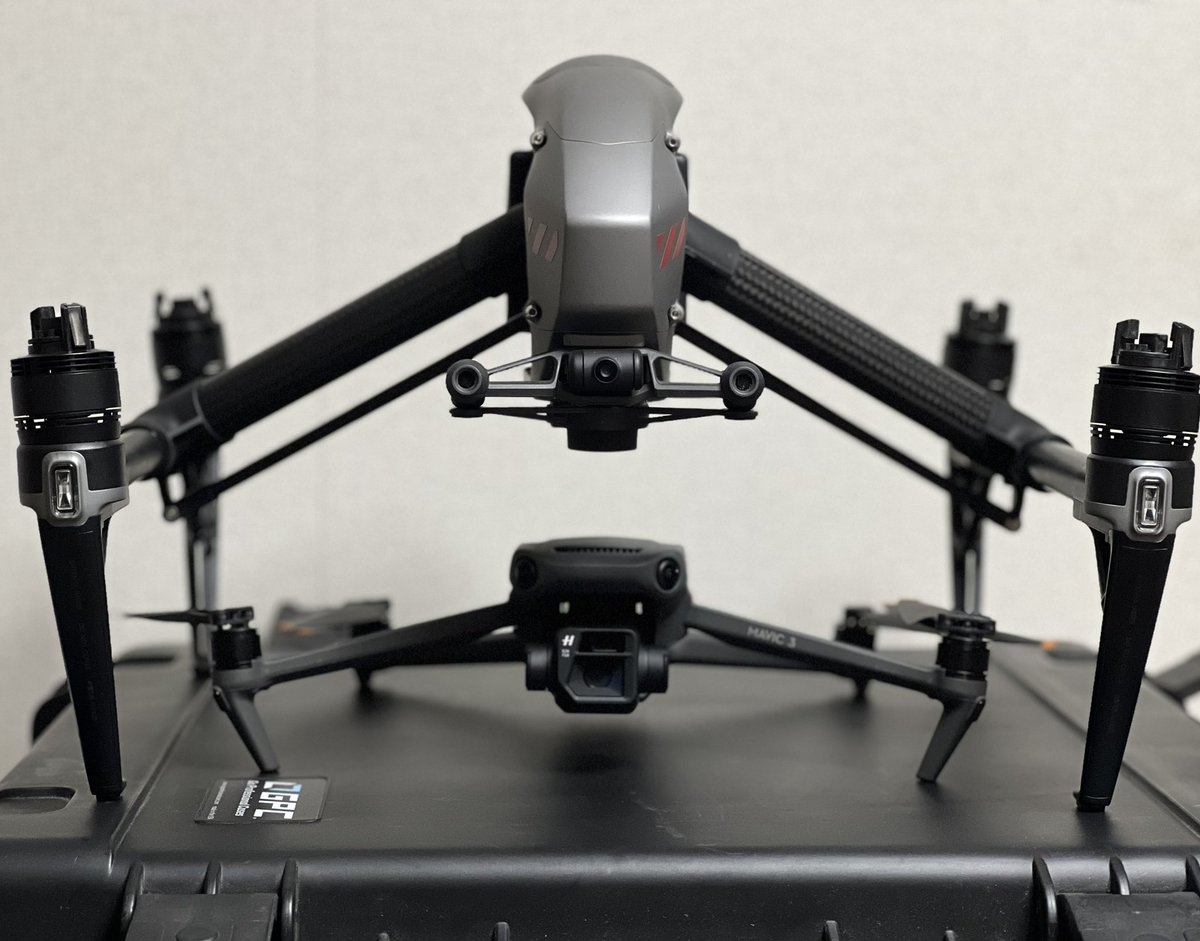 In fact, compared to the real thing, the inspire is huge. Mavic 3 looks so cute.
#DJI #inspire2 #mavic3 #iphone13pro