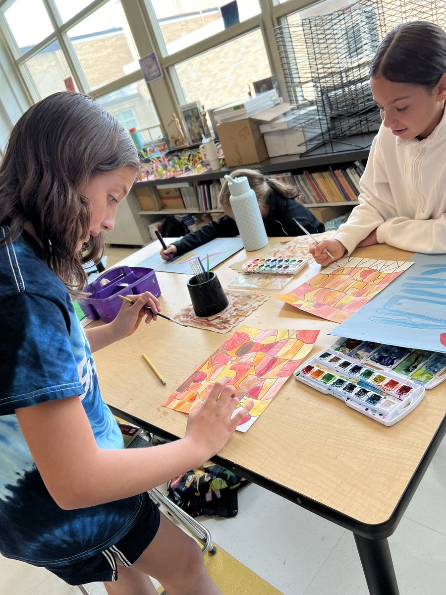 MsARTicoffTFMS's tweet photo. Lots of focus in the art room! Sixth grade working on their “identity and color” paintings. #theartsmatter #tfspantherpride https://t.co/AcB3hHFazO