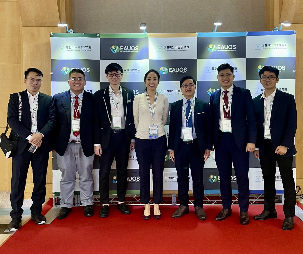 TuanNguyenUro's tweet photo. Returned from the KUOS-EAUOS congress! 🇰🇷✈️ It was an incredible opportunity to reconnect with old friends and reunite with esteemed Professors, especially those from Asan Medical Center, where I was trained back in 2017. Grateful for the chance to learn and grow. #Seoul #EAUOS https://t.co/LH2cP1yVzr