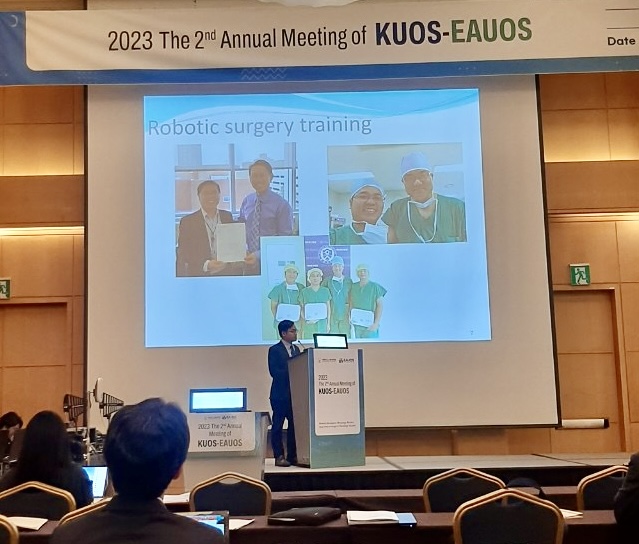 TuanNguyenUro's tweet photo. Returned from the KUOS-EAUOS congress! 🇰🇷✈️ It was an incredible opportunity to reconnect with old friends and reunite with esteemed Professors, especially those from Asan Medical Center, where I was trained back in 2017. Grateful for the chance to learn and grow. #Seoul #EAUOS https://t.co/LH2cP1yVzr