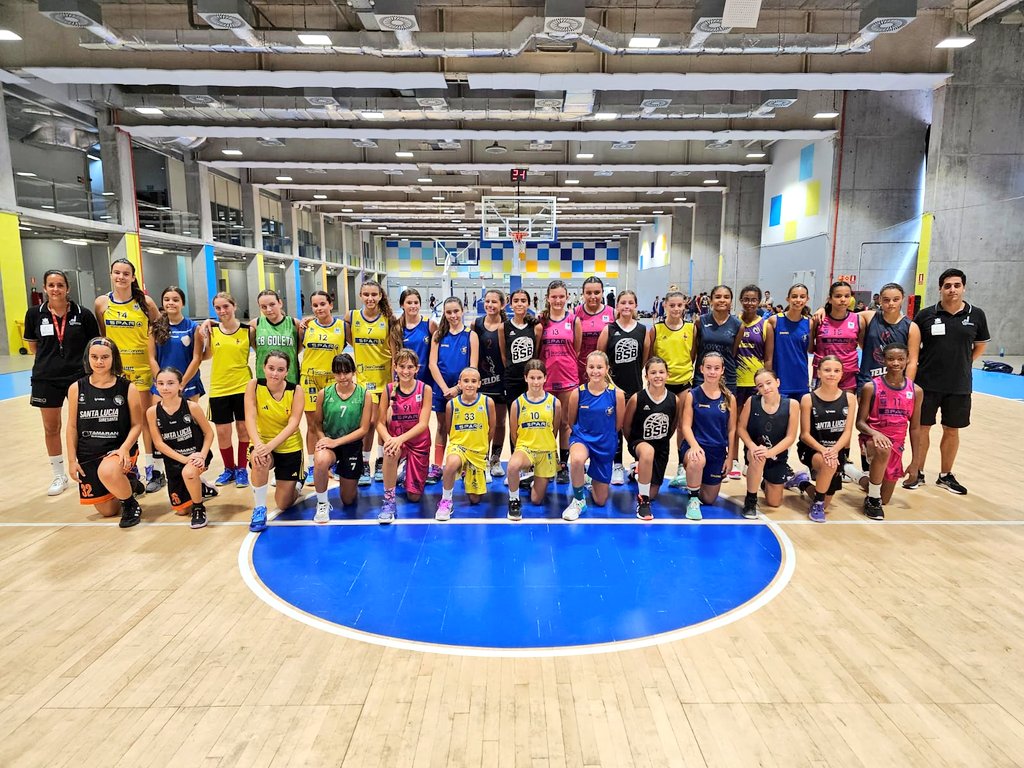 FIBGranCanaria's tweet photo. 💙💛 Las preselecciones #FIBGranCanaria entrenaron hoy en la Sala Club del Gran Canaria Arena
🏀 Empezamos con las categorías #PreCadete y #PreInfantil ⛹🏼♀️⛹🏻♂️
🏀 #Minibasket y #PreMini ⛹🏼♀️⛹🏻♂️ quedaron aplazadas por lluvia ☔
🙏🏻 Agradecemos el compromiso de jugador@s y Clubes 🔵🟡 https://t.co/J21Pvra5uj