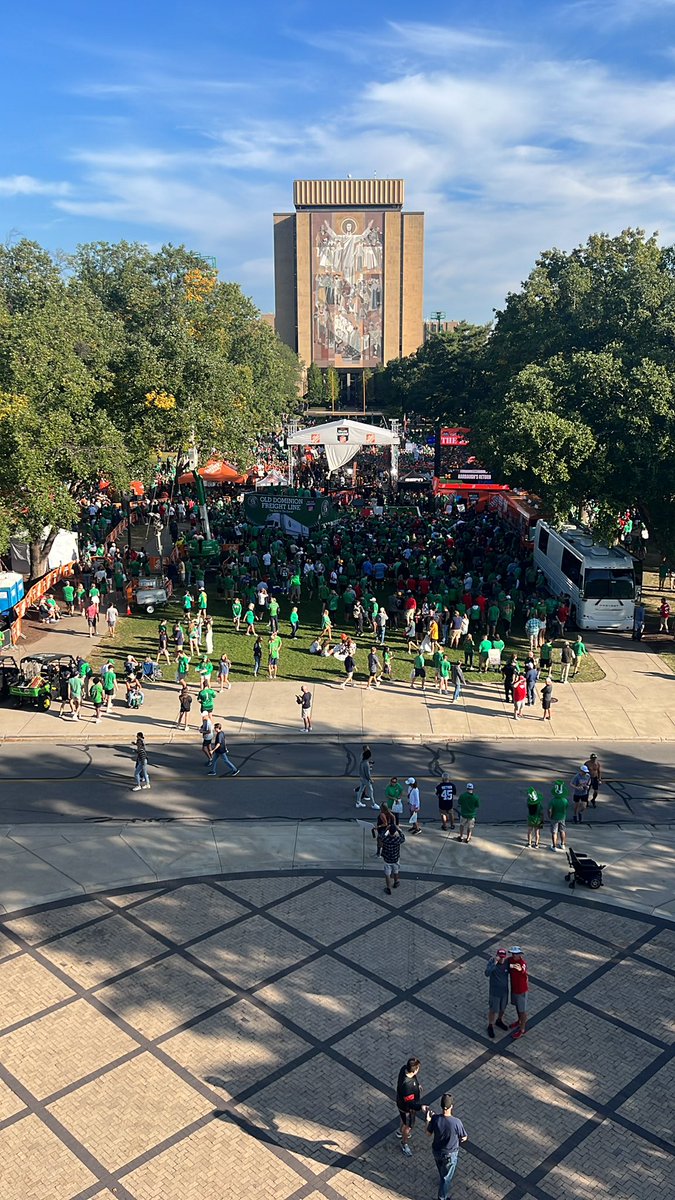 BackerLounge1's tweet photo. Wake up it’s @CollegeGameDay #LinebackerLounge #BeatOSU https://t.co/a0spdSw56D