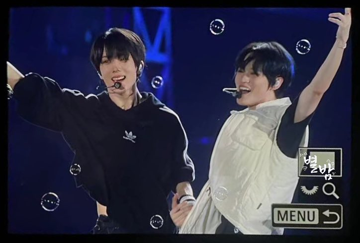 jcbb_2512's tweet photo. 230923 SMTOWN in Jakarta 
Preview

💕

#천러 #지성
#지천 #천지
#CHENJI #JICHEN
#Chenle #Jisung
#NCTDREAM https://t.co/T2EFGeI5Ac