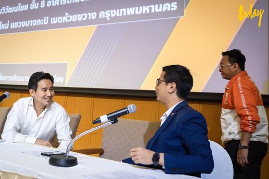 litlitlis's tweet image. พธ: เดี๋ยวประชุมเสร็จแล้วไปกินข้าวกับพี่นะครับไอติม

อต: 👀(〃ω〃)

#2tim #ทูทิม