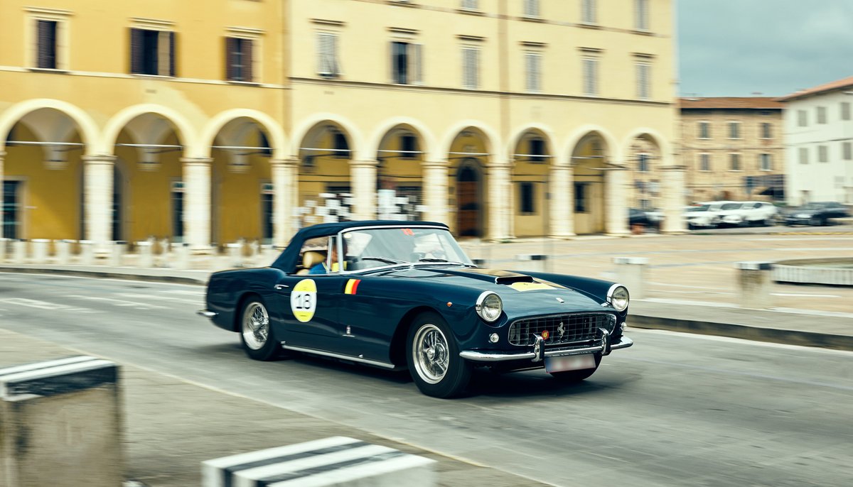 Ferrari's tweet photo. The #FerrariCavalcadeClassiche continues its journey through the picturesque landscapes of #Tuscany. Take a look at some of our favourite shots from this unforgettable second day of the event.
#Ferrari250GT #Ferrari212Inter
#FerrariF40 #FerrariGTO #DrivingFerrari #Ferrari https://t.co/RS1bFocjr7