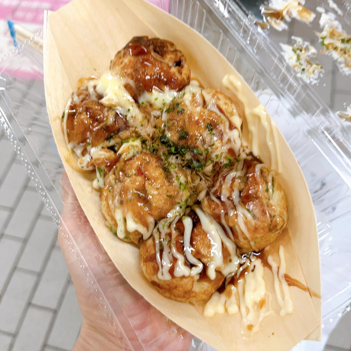 gracefreedom36's tweet photo. 4泊4日？の関西中部旅行。
食い倒れて新喜劇を生で見れて、さいっこうでした👍

たこやき…はなだこ
おこのみ…美津の
白牡丹の中華
アップルパイ
美舟のすき焼きそば
リベのレストラン

お店を教えて下さったフォロワーさん・会ってくれたみんな・平日2日も休みくれた同僚に感謝🙌🏻 https://t.co/BHhNO7mKWS