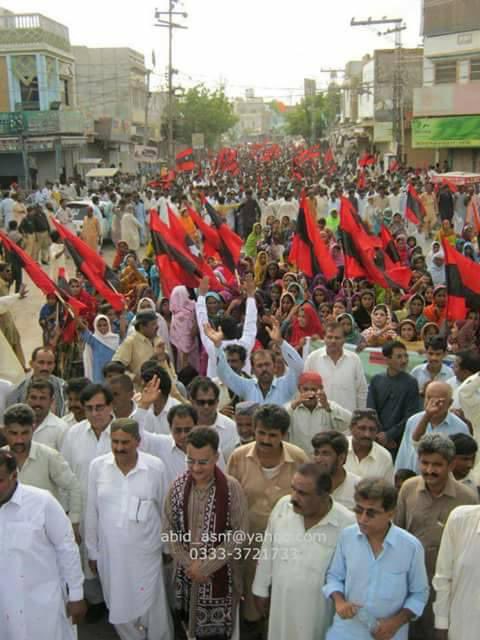 JunaidUmrani20's tweet photo. توهان ڀلي ٽڪي جي نوڪري لاء پي پي جي جلسن ۾ وڃون
پر پاڻ وڃون پيا 8 آڪٽوبر حيدرآباد
سنڌ بچائڻ
پنهنجي روزگار وسيلن جي مالڪي ڪرڻ
ڪرپشن کي ختم ڪرڻ
سنڌ ۾ وڏيرا شاهي جاگيرداري نظام ختم ڪرڻ
#AyazLatifPalijo
#QATPak
#8thOctQATJalsa
@AyazLatifPalijo https://t.co/5EDhgzwf0X
