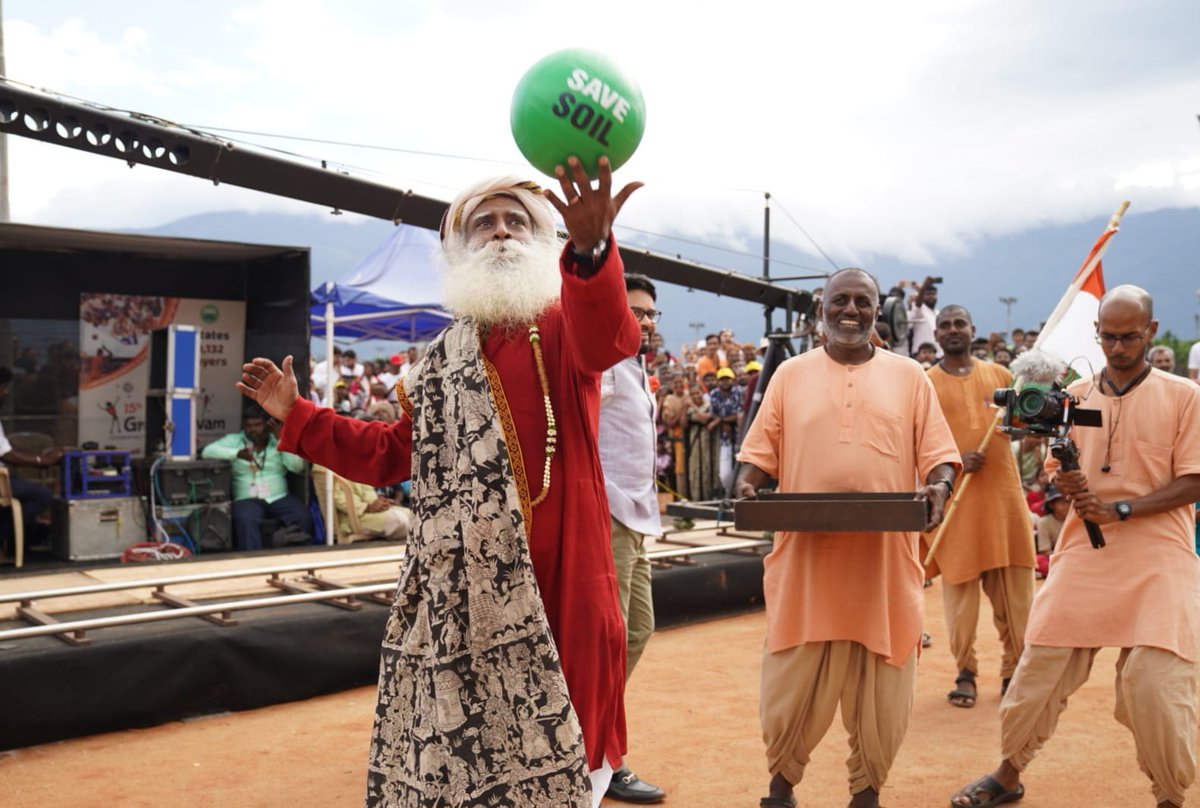 SadhguruJV's tweet photo. Congratulations to all #IshaGramotsavam participants, spectators & volunteers for re-creating the celebratory spirit so integral to rural Bharat. It is only through celebration that we can keep alive the richness of our heritage. May Gramotsavam reignite and strengthen community spirit in every village of Bharat. Blessings. -Sg