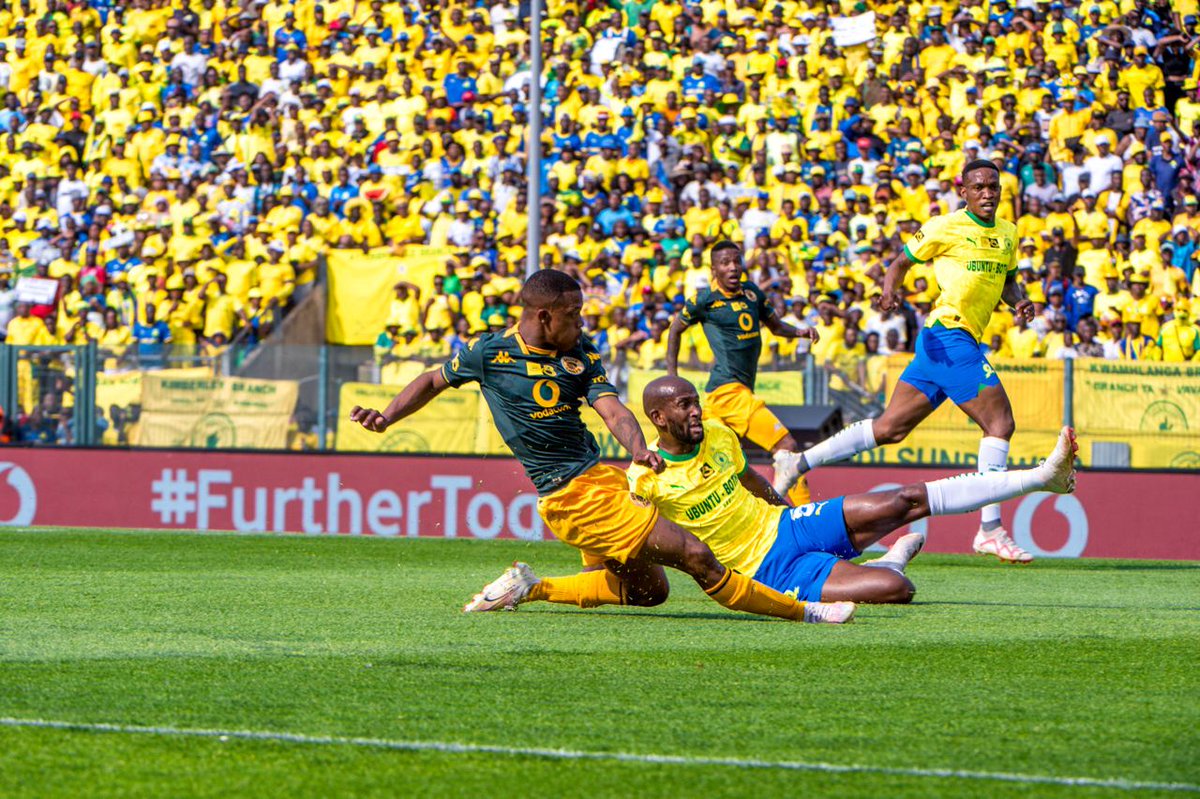 KaizerChiefs's tweet photo. 45 + 4’| #MS 2 : 1 #KC 

Half time score: (Shalulile 1’, 45+ 4') Mamelodi Sundowns 2 : 1 Kaizer Chiefs (Du Preez. pen 34’)

#Amakhosi4Life #MTN8 #Khosified https://t.co/P6HIPyLssE