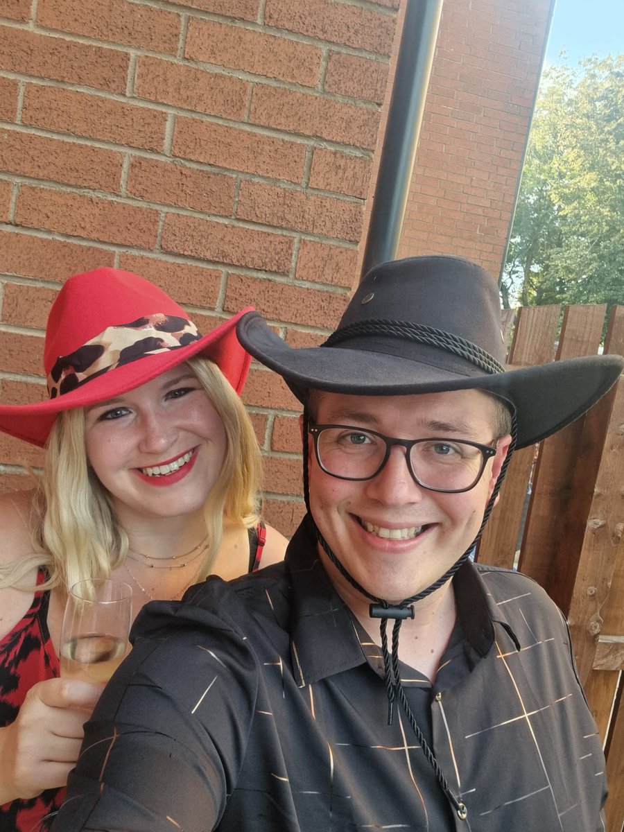 funboxfans's tweet photo. So mummy and daddy went last night and have kept secret for ages that tonight we take our girls!! Youngest has been asking for weeks if she can come and today we got to tell her she is :) @ShaniaTwain https://t.co/01YtiHCnwc
