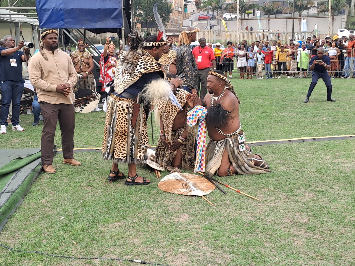 ZANewsFlash's tweet photo. BREAKING NEWS: King Misuzulu KaZwelithini has appointed Prince Vanana and Sipho Mhlongo as the replacement for the late Induna Mgiliji Nhleko. Nhleko was the famed commander of Zulu regiments. @IOL https://t.co/4eQD4r4PU4