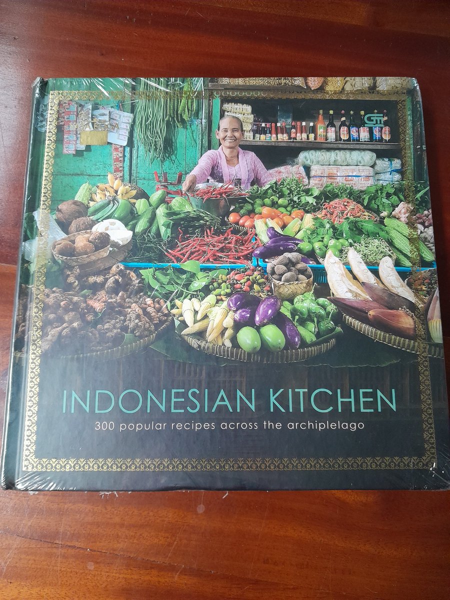 I can't believe there's a typo right in the title. Gramedia published this, mind you. You'd guess they have an army of editors and proof-readers.